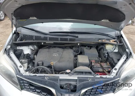 2018 Toyota Sienna Se 8 Passenger z USA, uszkodzony, nr VIN 5TDXZ3DC9JS925501